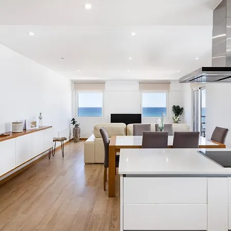 Centralgarve - Beachfront With Pool Penthouse 아파트 쿼테이라